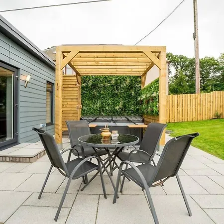 Cottage With Hot Tub Near Knockhill Saline Exterior photo