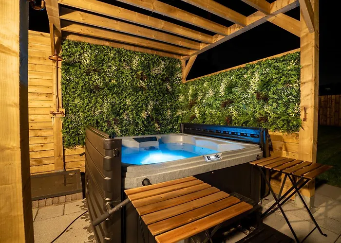 Cottage With Hot Tub Near Knockhill