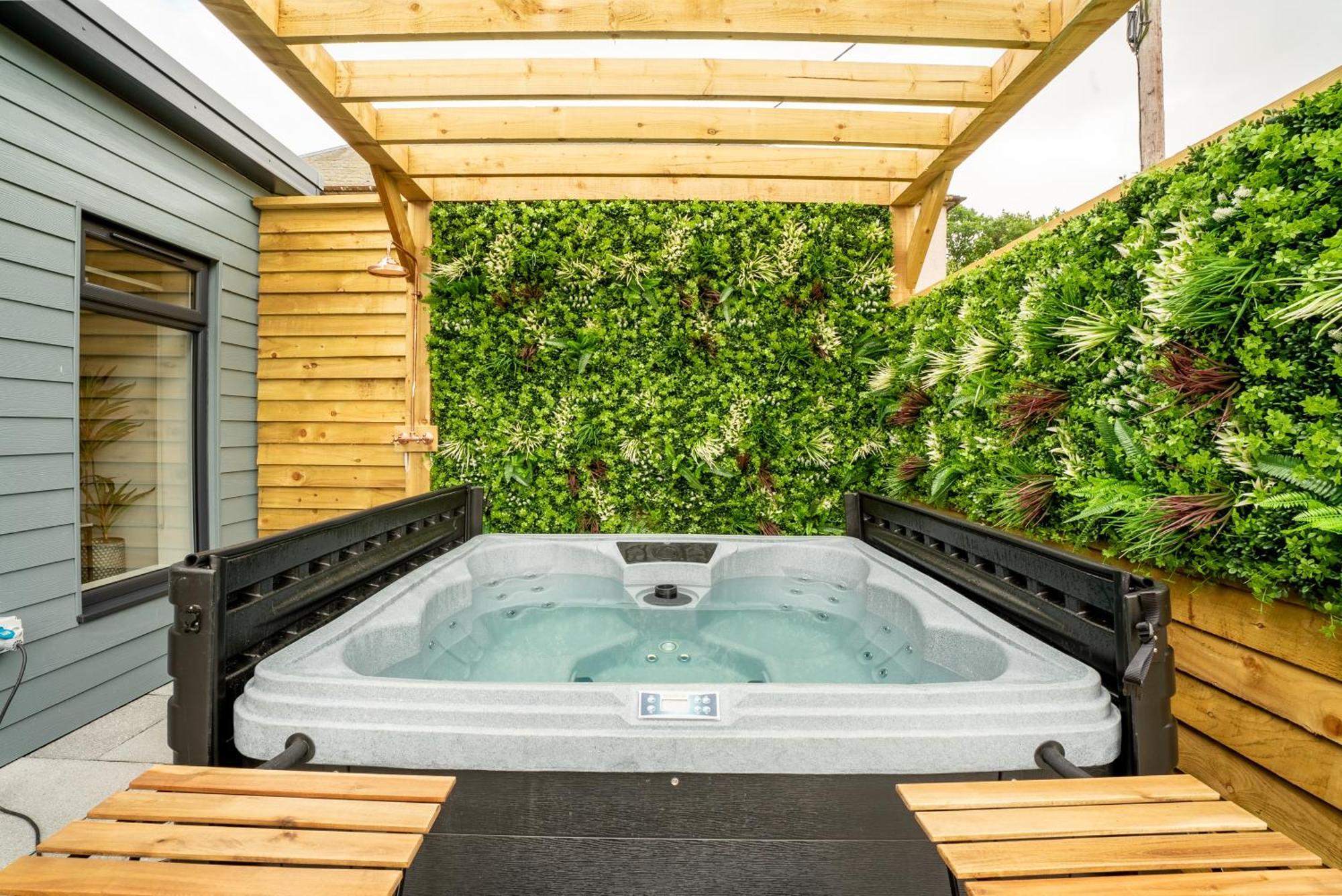 With Hot Tub Near Knockhill Saline
